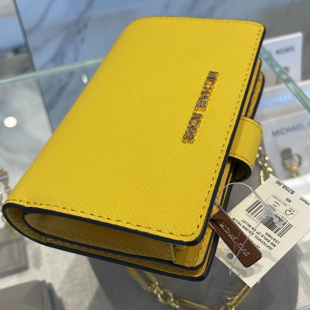Michael Kors Medium Crossgrain Leather Wallet
COLOR GOLDEN YELLOW
NWT
